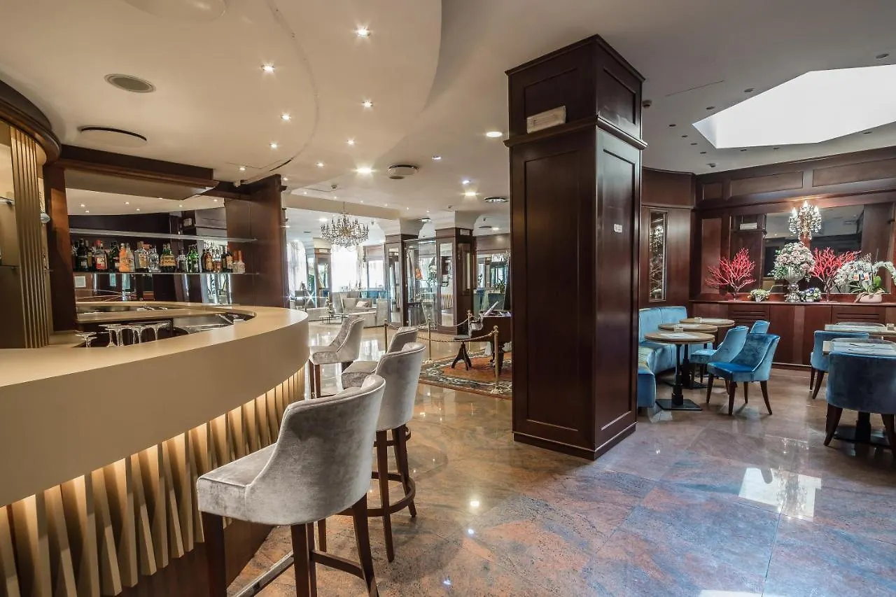 Hotel Mythos Milano 3*,