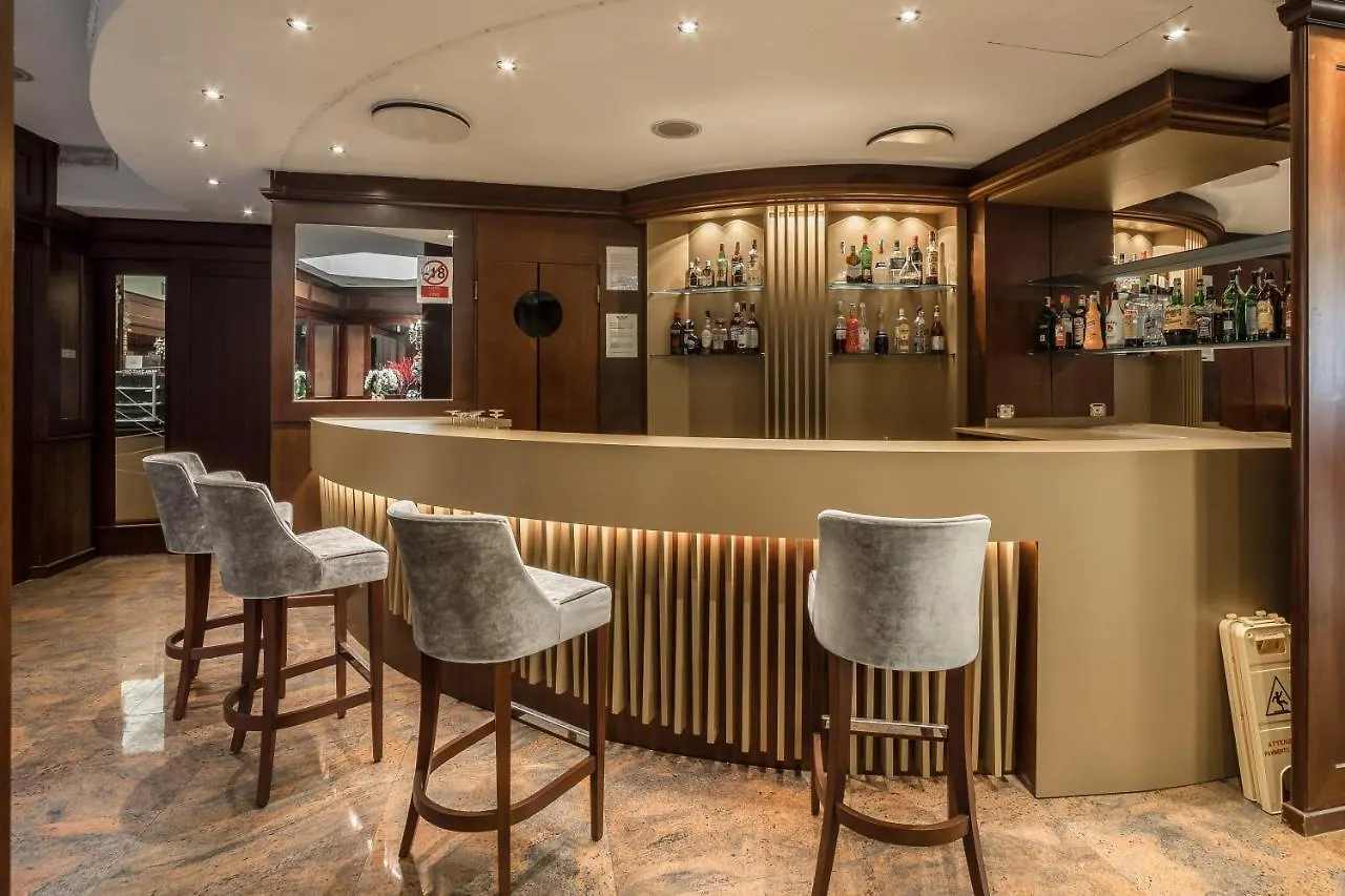 Hotel Mythos Milano 3*,