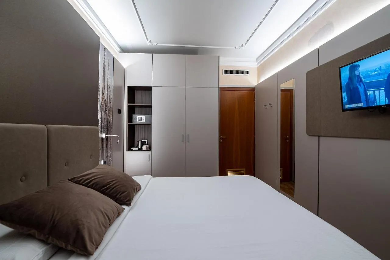 Hotel Mythos Milano 3*,  Italien