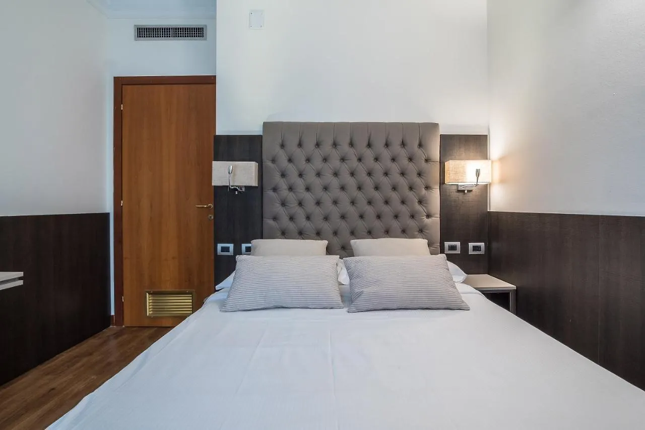 Hotel Mythos Milão 3*,